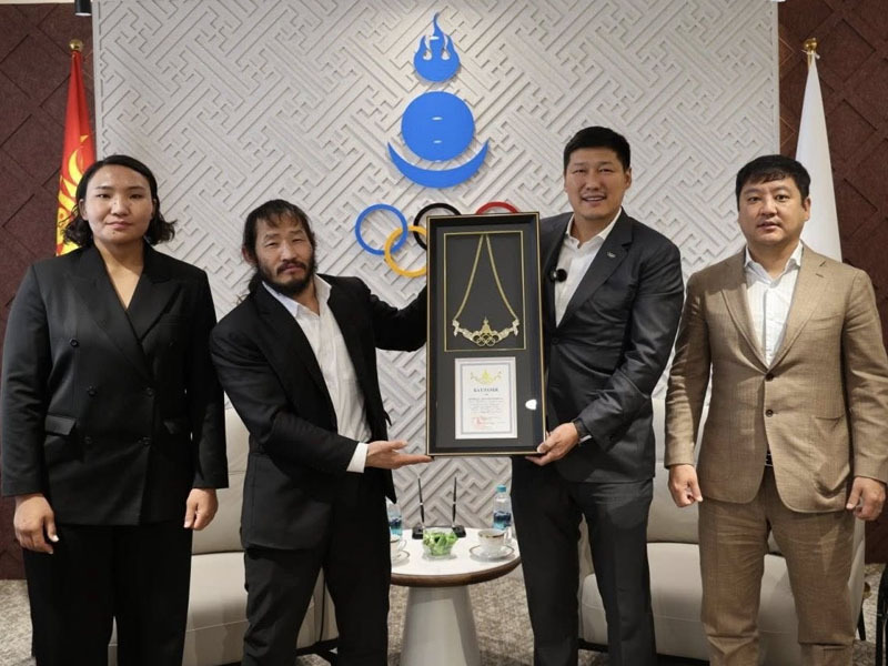 “Алтан од” шагналыг “Physical Asia”-д оролцсон Монголын баг тамирчдад гардуулав